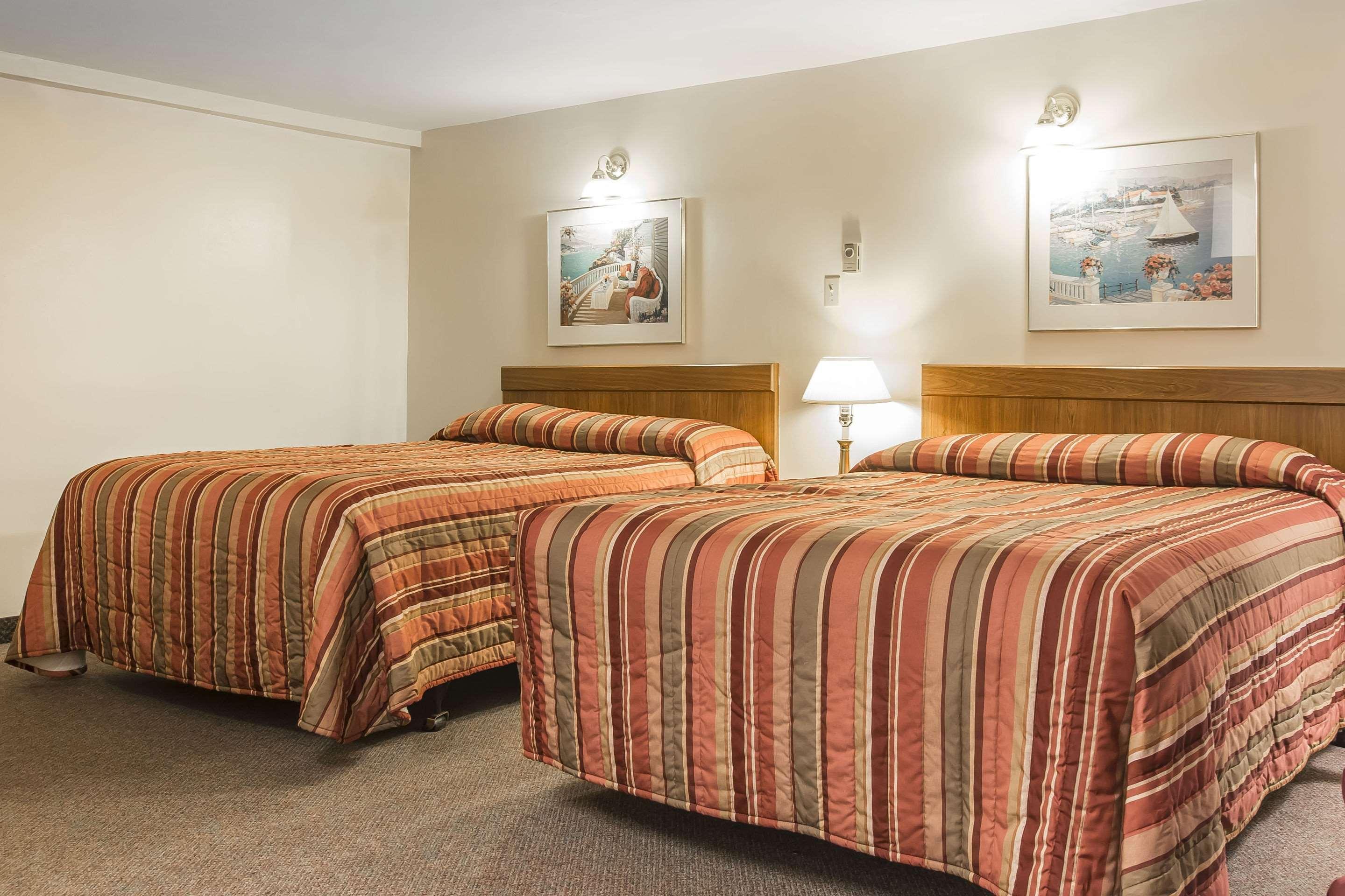 Econo Lodge Inn & Suites Saint John Exteriör bild