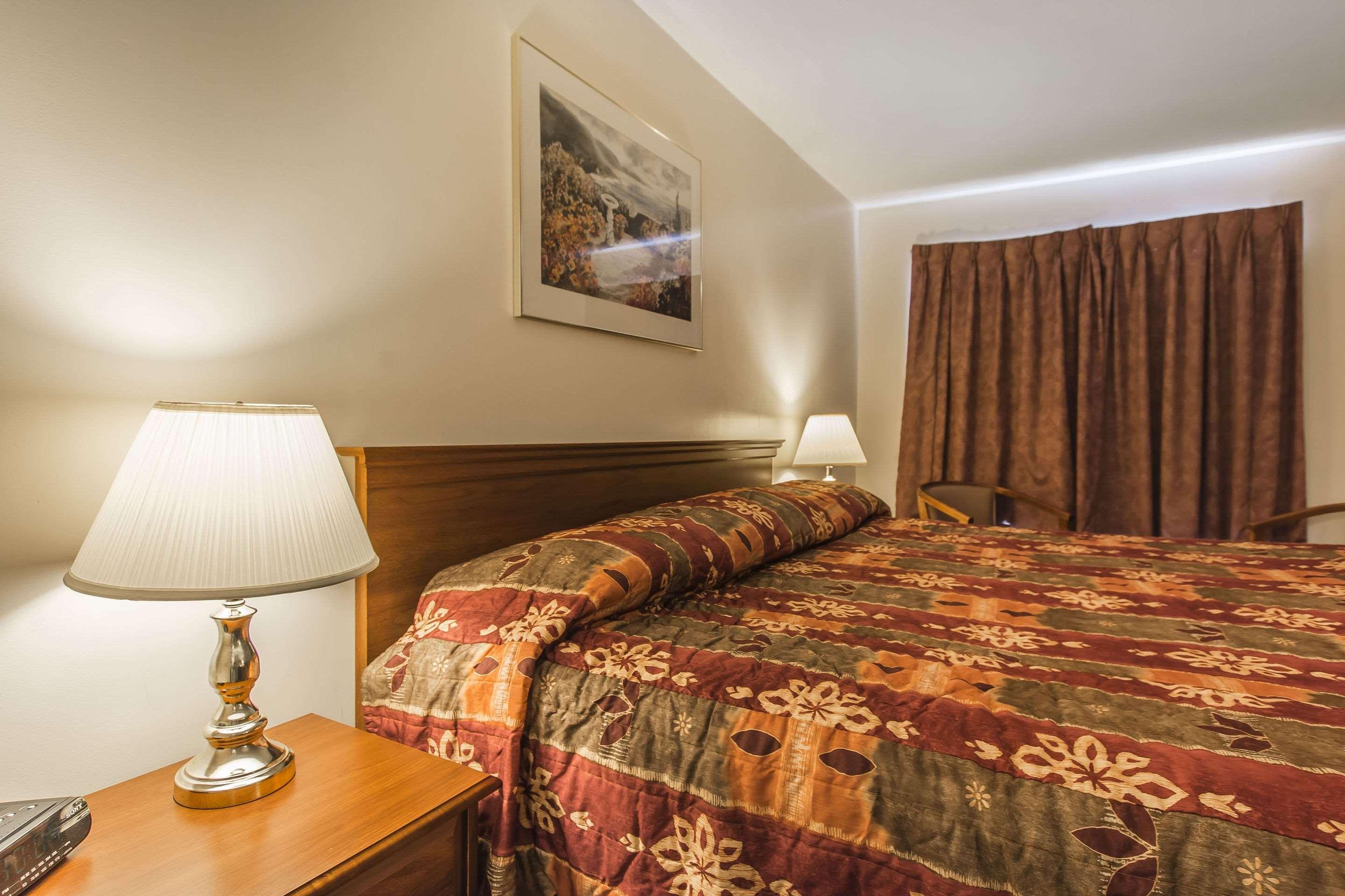 Econo Lodge Inn & Suites Saint John Exteriör bild