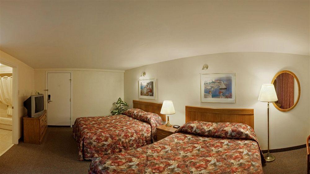 Econo Lodge Inn & Suites Saint John Exteriör bild