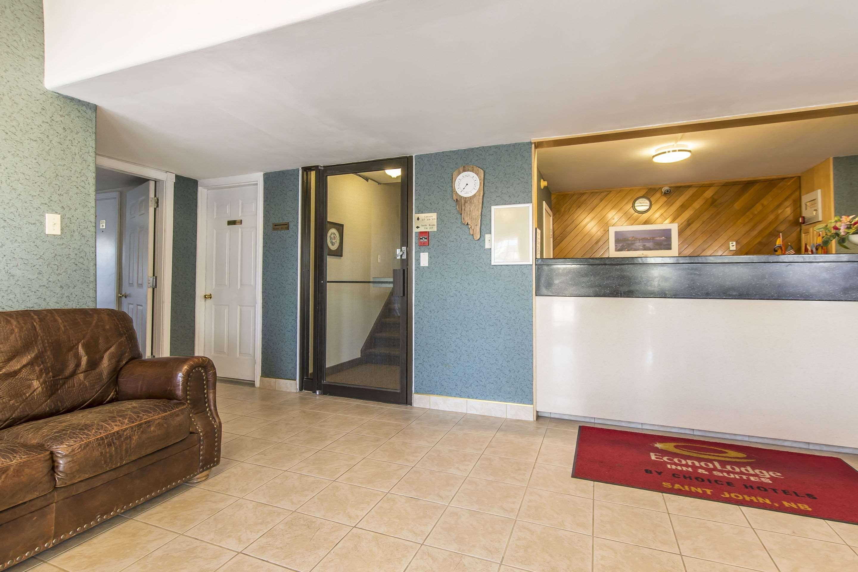 Econo Lodge Inn & Suites Saint John Exteriör bild
