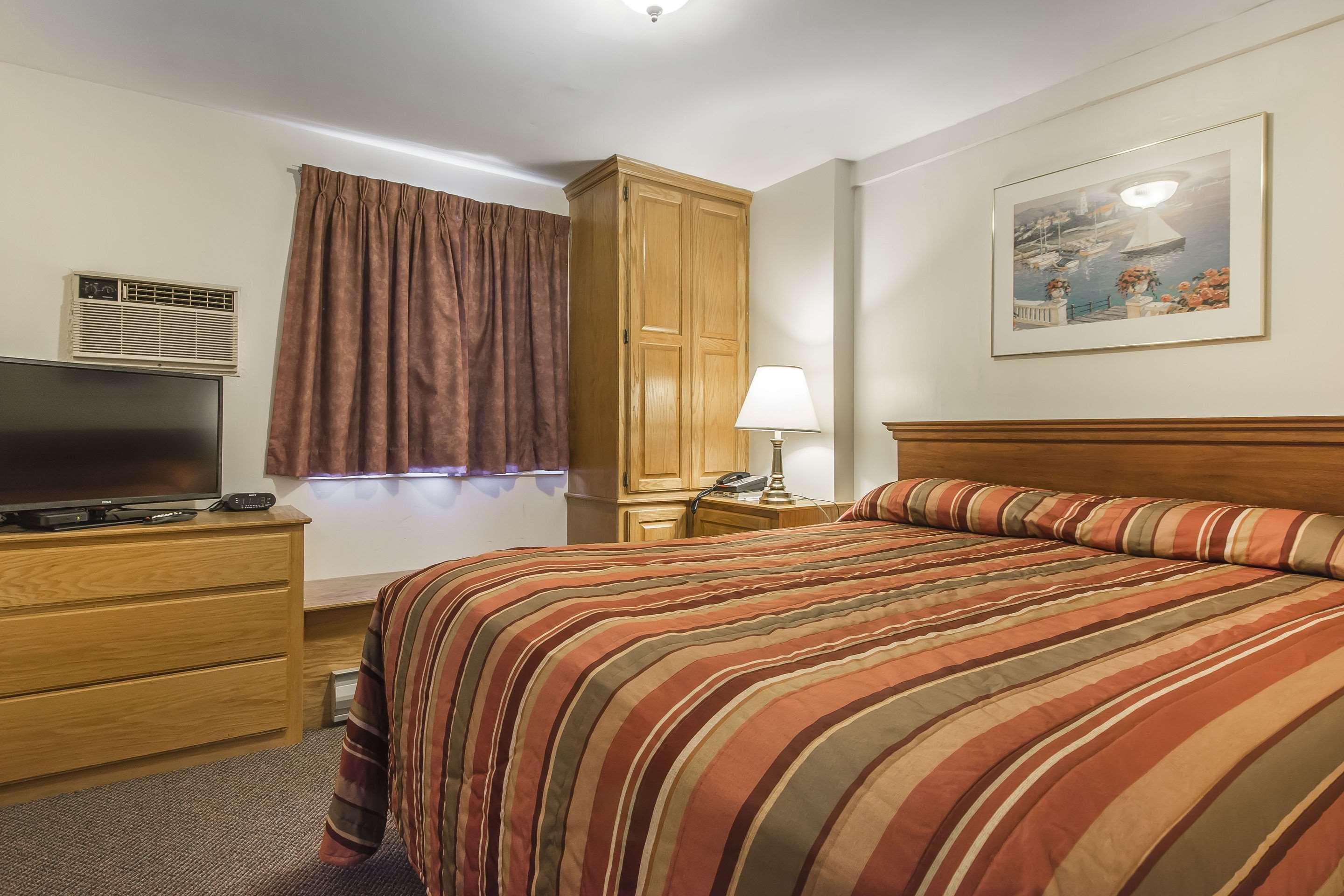 Econo Lodge Inn & Suites Saint John Exteriör bild