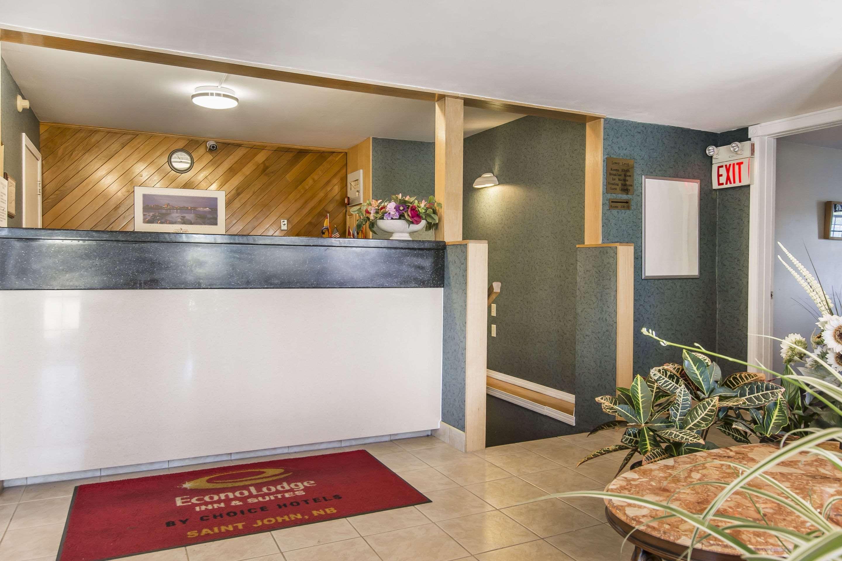 Econo Lodge Inn & Suites Saint John Exteriör bild
