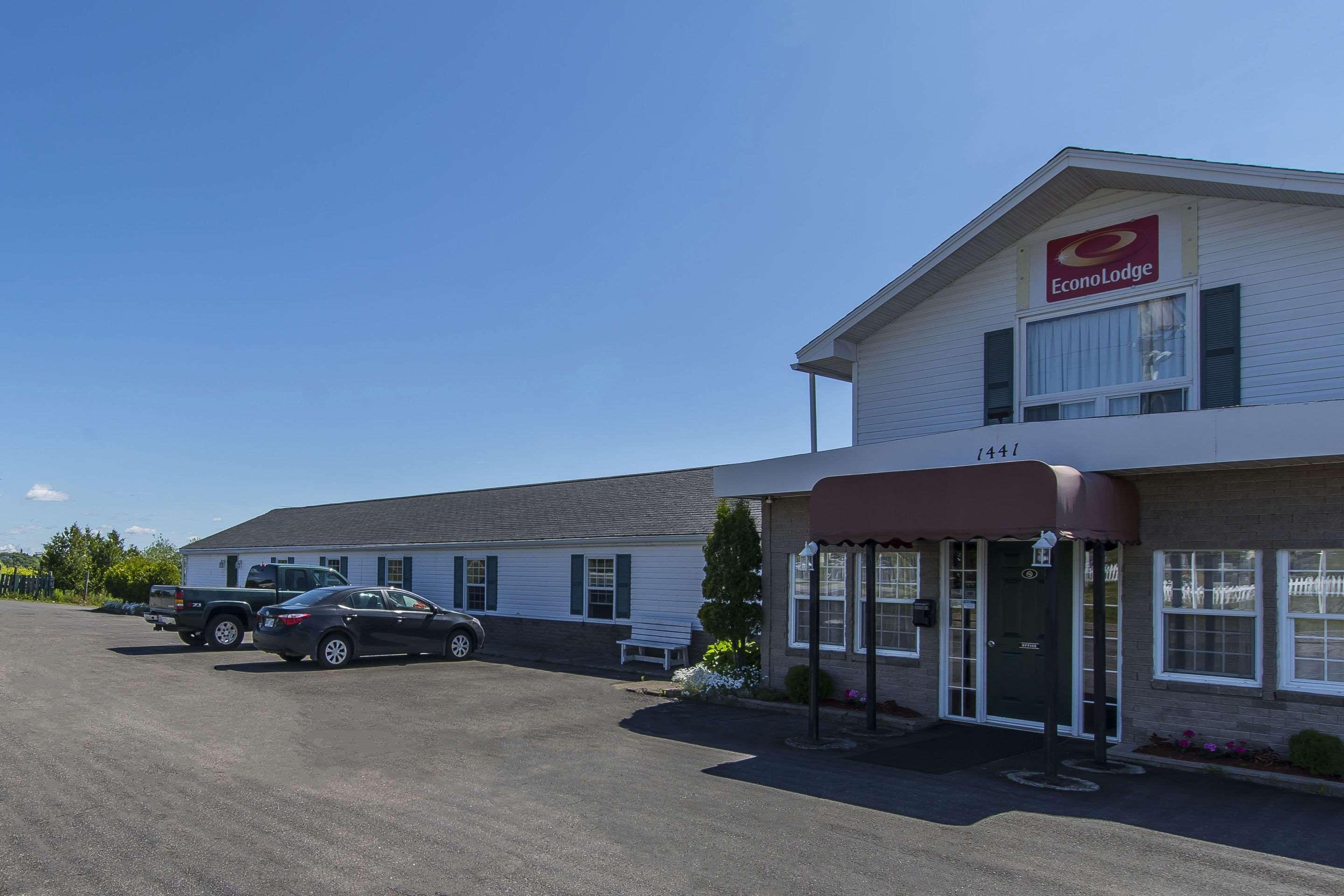 Econo Lodge Inn & Suites Saint John Exteriör bild