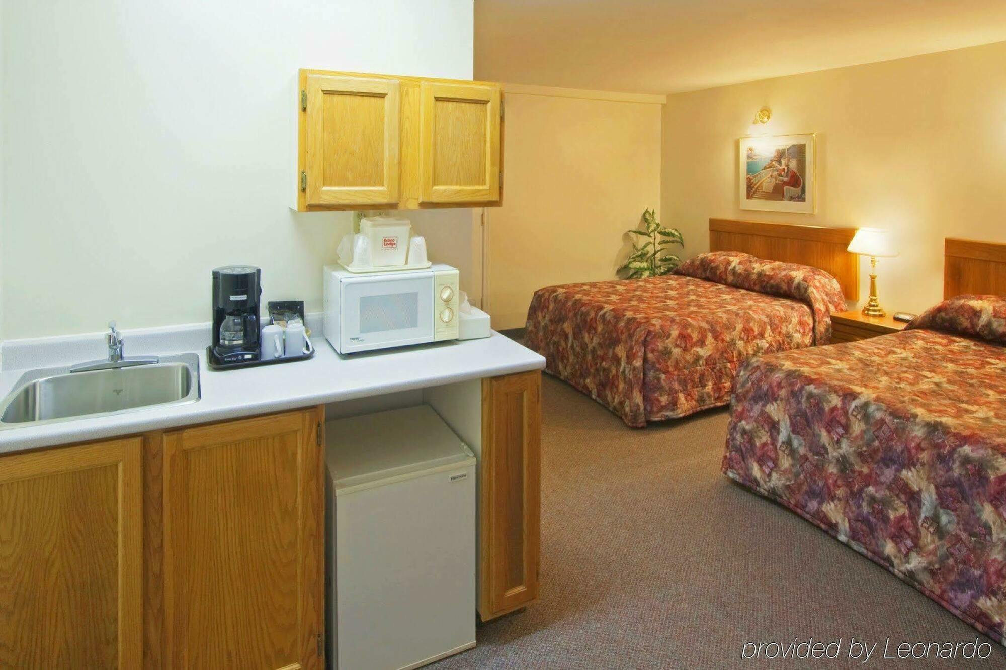 Econo Lodge Inn & Suites Saint John Exteriör bild