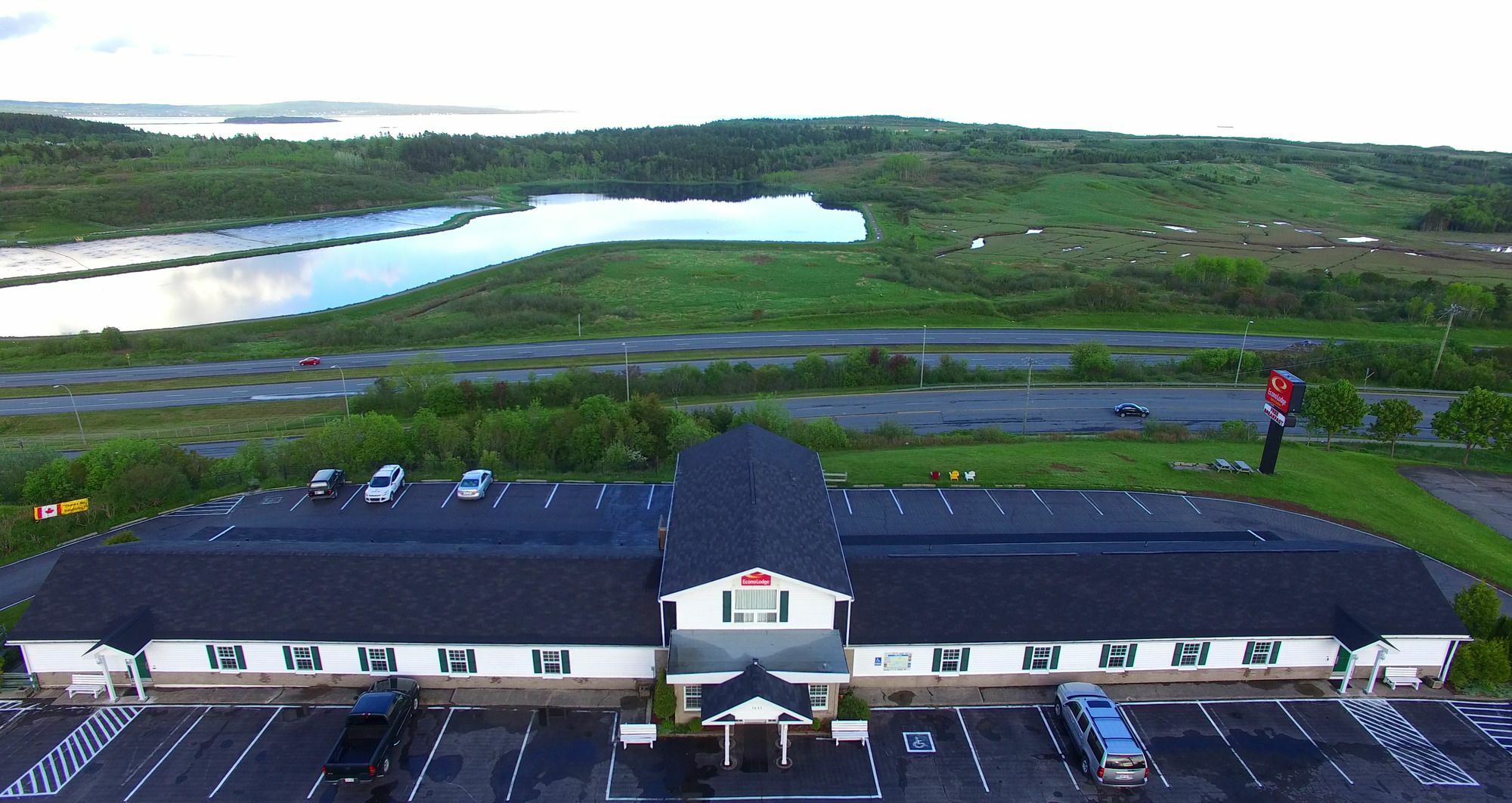 Econo Lodge Inn & Suites Saint John Exteriör bild